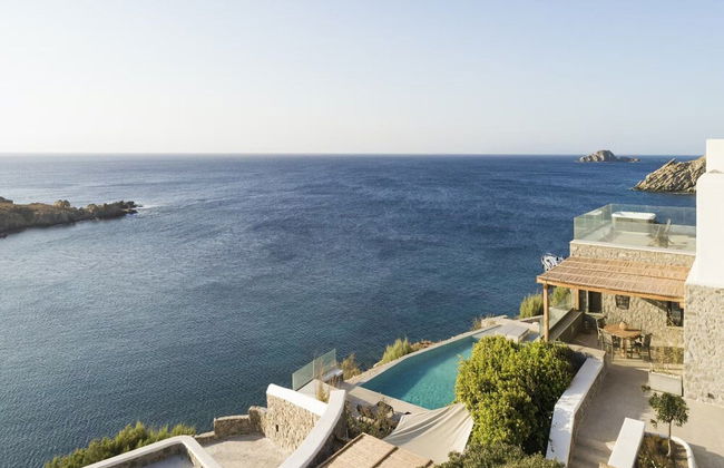 Waterfront Villa With Private Pool - Photo 37