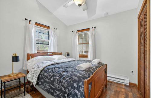 River Access Cabin with Hot Tub, Fire Pit, & WiFi! - Foto 19