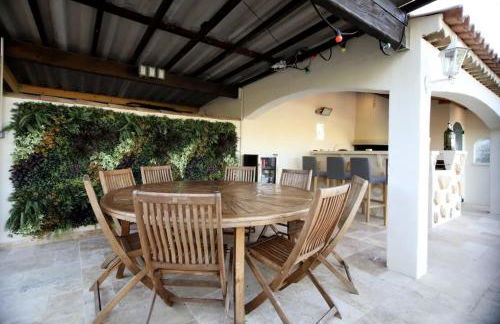 VILLA SAINTE BAUME Piscine Jacuzzi tout confort - Photo 53