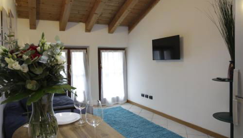 Midnight blues for 3 people near the airport - Foto 5