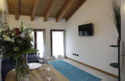 Midnight blues for 3 people near the airport - Foto 5