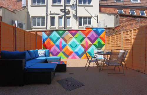 North Rd Apartment with Garden by N And N Stays Ltd, Close to vibrant Gloucester Rd with plenty of restaurants and shops near by, free on street parking - Foto 4