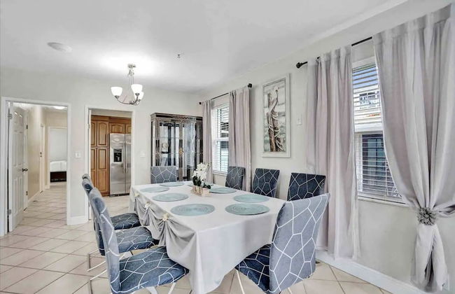 Palm Lined Oasis Walk To Beach - Foto 10