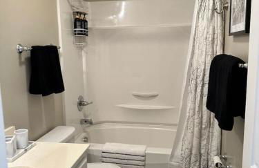 Charming 2 bed home - Close to Downtown Concord - Foto 6