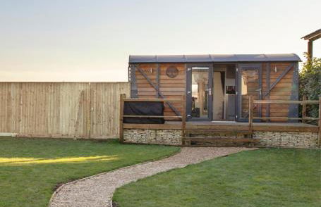 Holly Lodge - Quirky Shepherd's Hut With Hot Tub - Bespoke Made From A Salvaged Railway Carriage - Foto 4