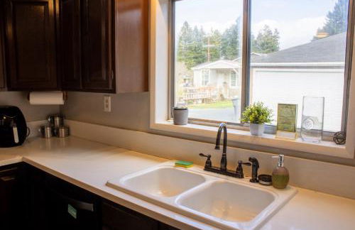 Private Home - #RedwoodSkyWalkRetreat - 5BD, Pro Pool Table, BBQ, Foosball, Darts, Fireplace, Movie Projector, Stereo, Cotton Bedding - Foto 13