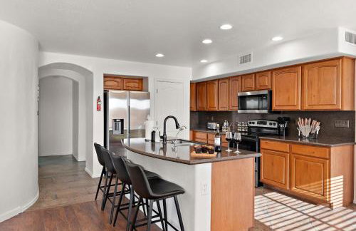 Serenity Splash Upscale Stay Pool Game Lounge - Foto 27