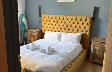 Luxurious, Unique & Elegant Cottage with Hot Tub - Foto 14