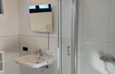 moderne Wohlfühlwohnung auf einem Dreiseitenhof - Photo 12