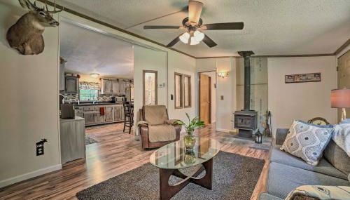 Cozy Hale Home Between Long and Loon Lakes! - Foto 4