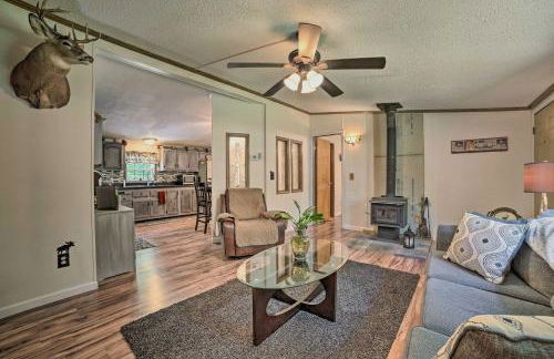 Cozy Hale Home Between Long and Loon Lakes! - Foto 4