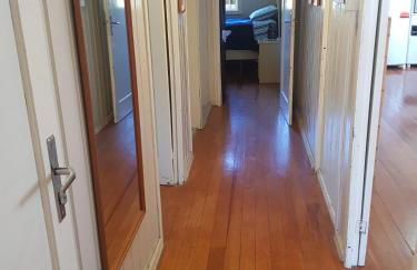 CASA FULL, CENTRO, 130m quadrados, 9 Pessoas, Wi-Fi, 3 Qtos, Churrasqueira e Apetrechos, Cozinha-Sala Integrados, 2 Banheiros, Varanda e Jardim, Garagem Coberta, Estac Interno 3 Carros, Lareira de Alta Performance e Fogão de Ferro, Área nos Fundos - Foto 17