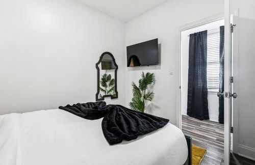 Spacious 10BR NOLA Home, Perfect for Groups, King bed - Foto 10
