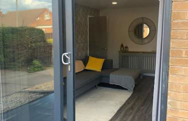 Modern 2BR Flat in Sale - Peaceful Stay in M33 - Great Transport Links - Photo 27