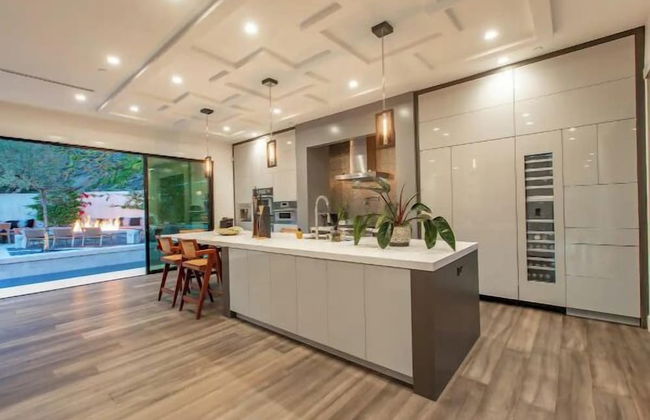 Willow Glen - Hollywood Hills Multi-level Villa With Theater & Pool - Photo 12