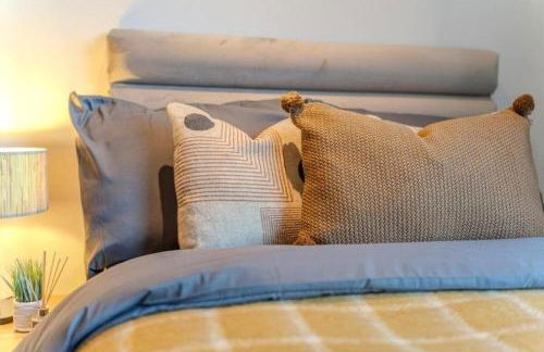 Luxuary 2BR Apt Sleeps 9, Wembley and Park Views - Photo 33