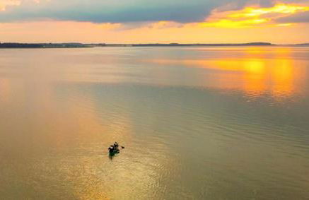 Ferienhaus Peeneblick - exklusives Traumhaus in Direktlage am Wasser mit Bootssteg und Aussensauna - Foto 44