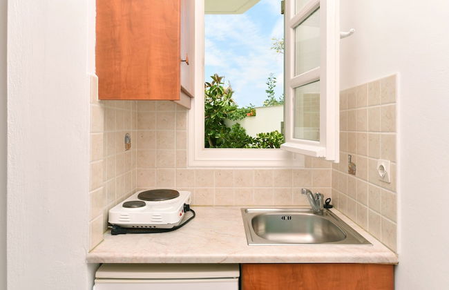 Hara Studios and Apartments - Photo 44