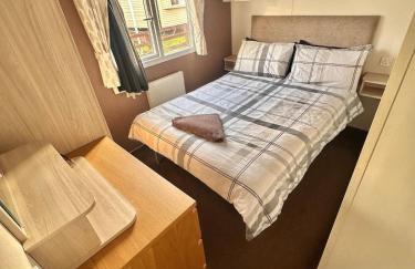Delta, Bromley 4-Bedroom Located in Uddingston, Glasgow at Maryville Caravan Site - Photo 12