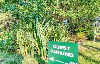 Upcycled Shipping Containers Transformed into a Glamping Home for a Unique Florida Vacation - Foto 21