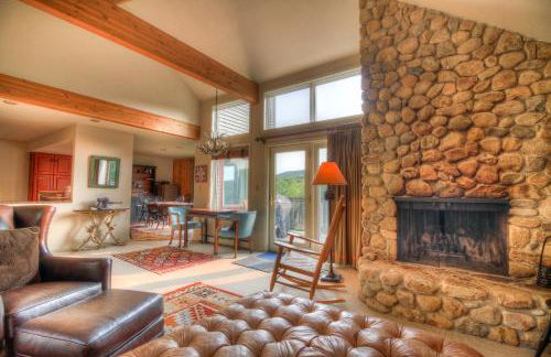 Stratton Mountain Condo with a Hot Tub! Sleeps 12! - Photo 71