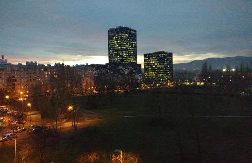 Meridian Apartment , 300m to Bus Terminal, Fast Wifi & Airport Transf - Photo 29