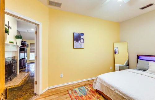 DFW Fun Awaits Family Home in Crowley! - Foto 24