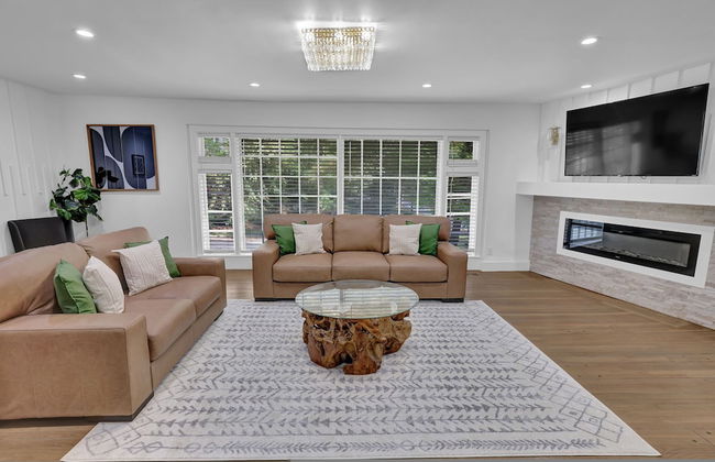 Luxury 7BR Buckhead Oasis w Pool Gameroom Firepit - Foto 57