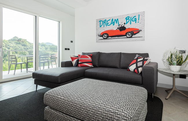 Luxury 2 in Como With 2 Bedrooms and 2 Bathrooms - Photo 2