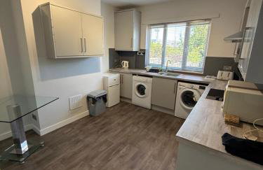 2Bed Contractor & Family Stay Kingswinford DY6 - Foto 1