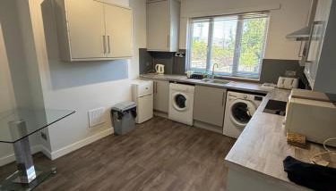2Bed Contractor & Family Stay Kingswinford DY6 - Foto 1