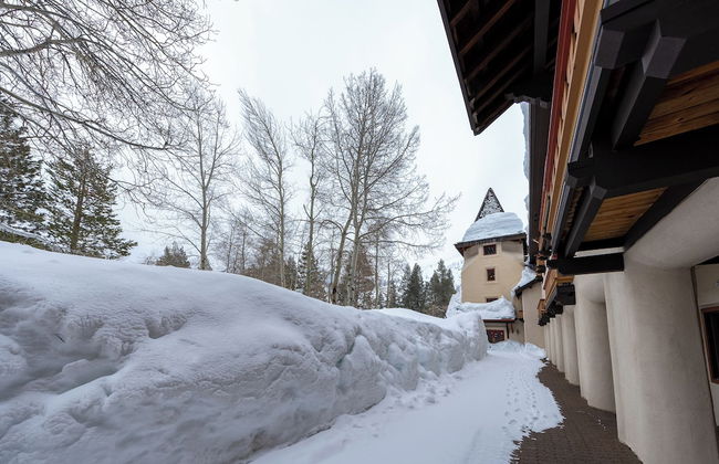 Olympic Village Inn - Photo 54