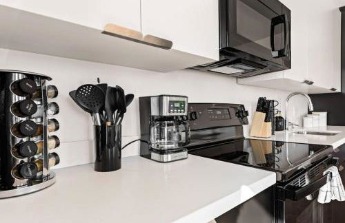 Spacious 1-BD with Stunning City Views in DTLA - Foto 11