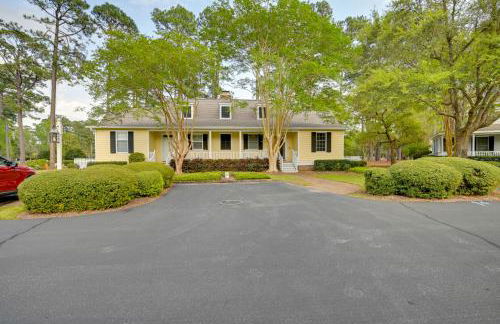 Cottage with Deck and Pool Access about 6 Mi to Beach - Foto 27