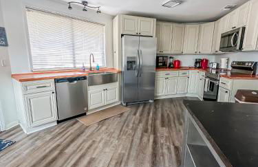 Peaceful Lydia Hide-O-Way - New Pool & Near Beach, Breakfast, Spa & Go-Karts! - Foto 37