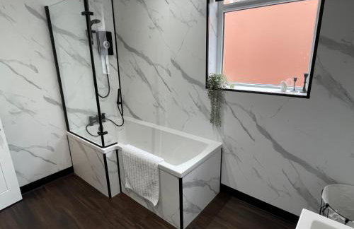 Slick Space for a Standish Stay - Photo 28