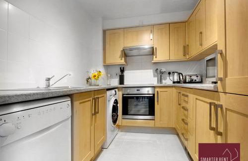 Wokingham - 2 Bedroom Maisonette - With Parking - Foto 8