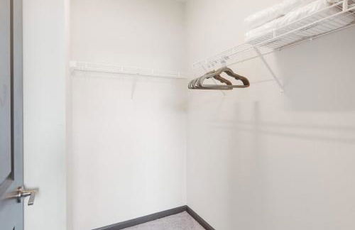 3BR King Bed Balcony North Raleigh - Foto 15