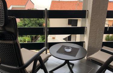 Rosso Apartment 400 m from Beach, Comfortable Stay & Free Parking - Foto 1