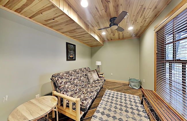 Round House on Round Lake - Photo 16