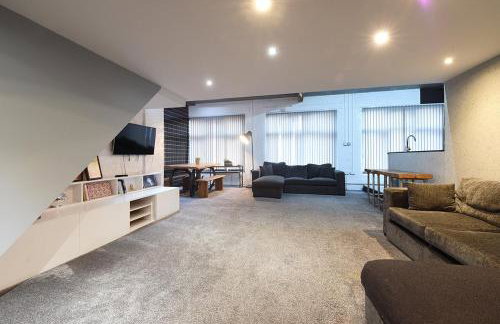 Penthouse Warehouse Slps 18 (61) - Photo 7