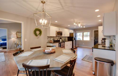 Lakefront Westminster Retreat with Boat Dock! - Foto 9