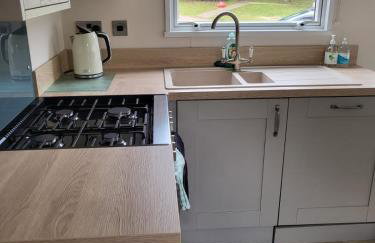 luxury new 3 bed caravan with stunning sea view on private beach in Thorness bay - Foto 16