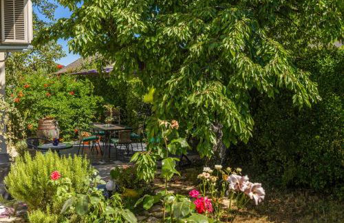 Cozy Home with Private Garden - Happy Rentals - Foto 18