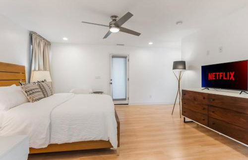 Serene Luxe Residence near Rose Bowl - Photo 29