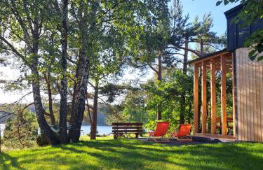 Domki przy jeziorze z prywatną plażą w Borach Tucholskich Pensjonat Alicja wczasy z dziećmi nowe luksusowe domki na skraju jeziora i lasu - Foto 1