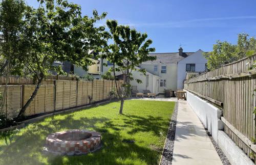 The Little Seahorse - Newly Renovated Cottage 5mins Walk The Beach with Hot Tub - Photo 4