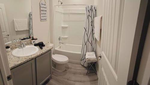 Spacious 4-bedroom house with WiFi, in peaceful Slidell with Lake in backyard - Foto 2