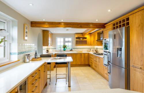 Croft House Sleeps 14 ꕤ Country Views nr Salisbury - Foto 8