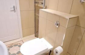 Luxury London House Sleeps x 16, Free Parking, Free Wifi, Garden Patio, Close to tube line easy access to Central London - Foto 58